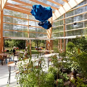 https://la-belle-folie.inbrittany.com