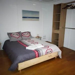 https://appartement-aux-airelles.fr-provencehotel.com
